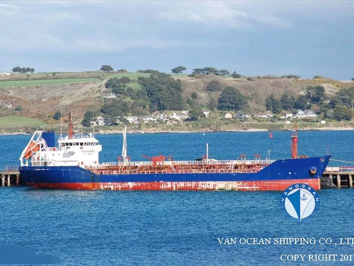Olie-/chemikaliëntanker te koop