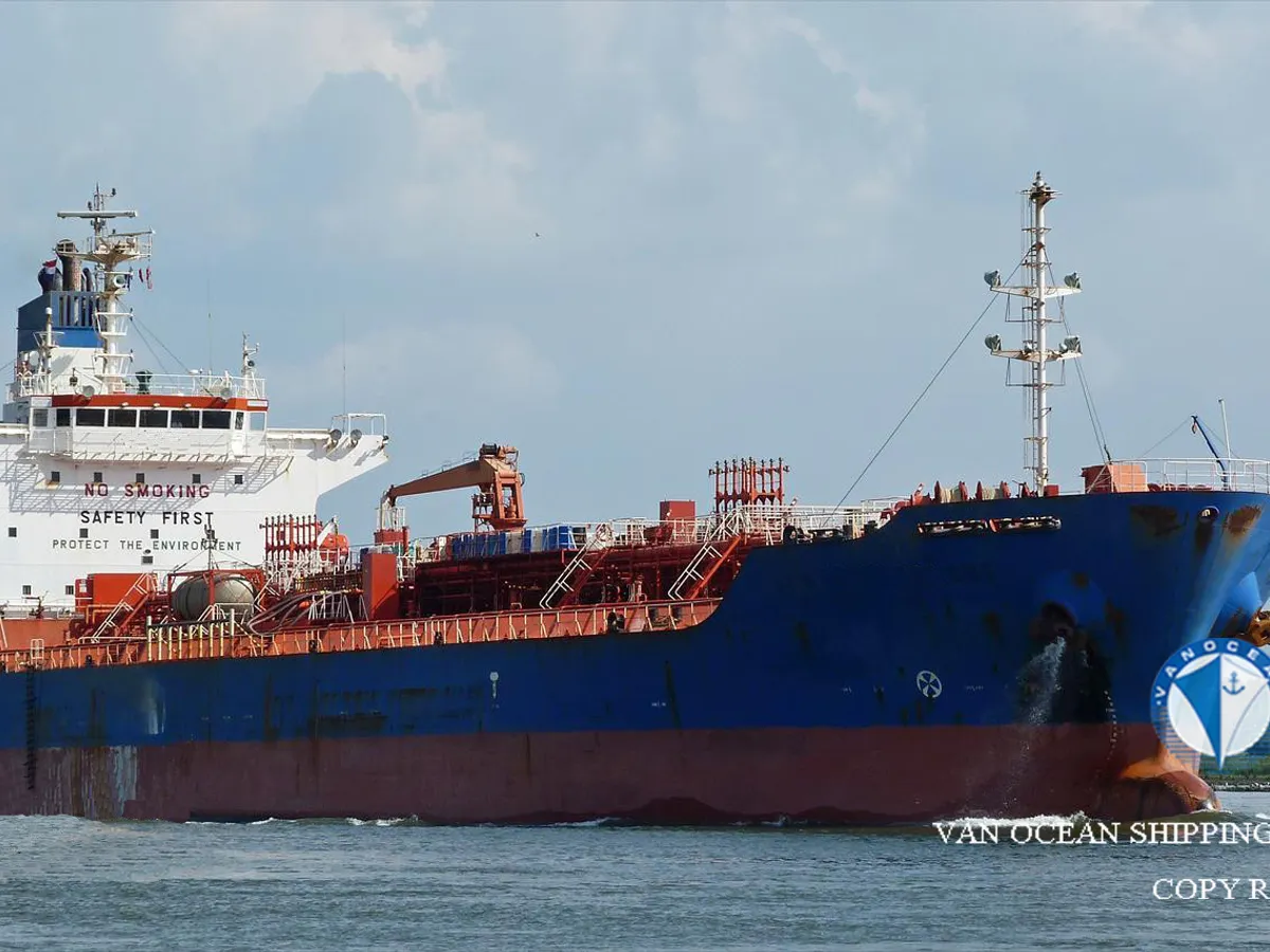 Olie-/chemikaliëntanker te koop