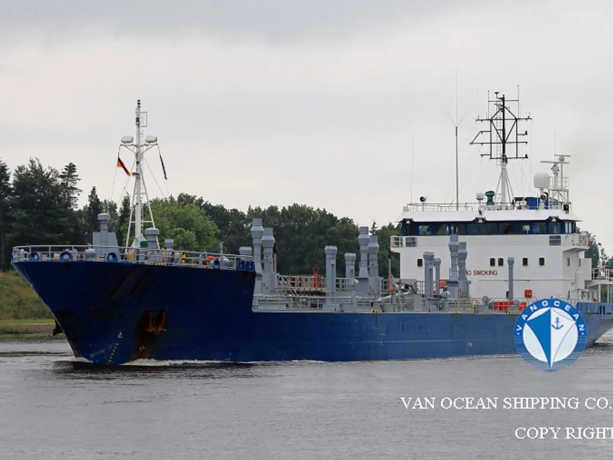 Olie-/chemikaliëntanker te koop