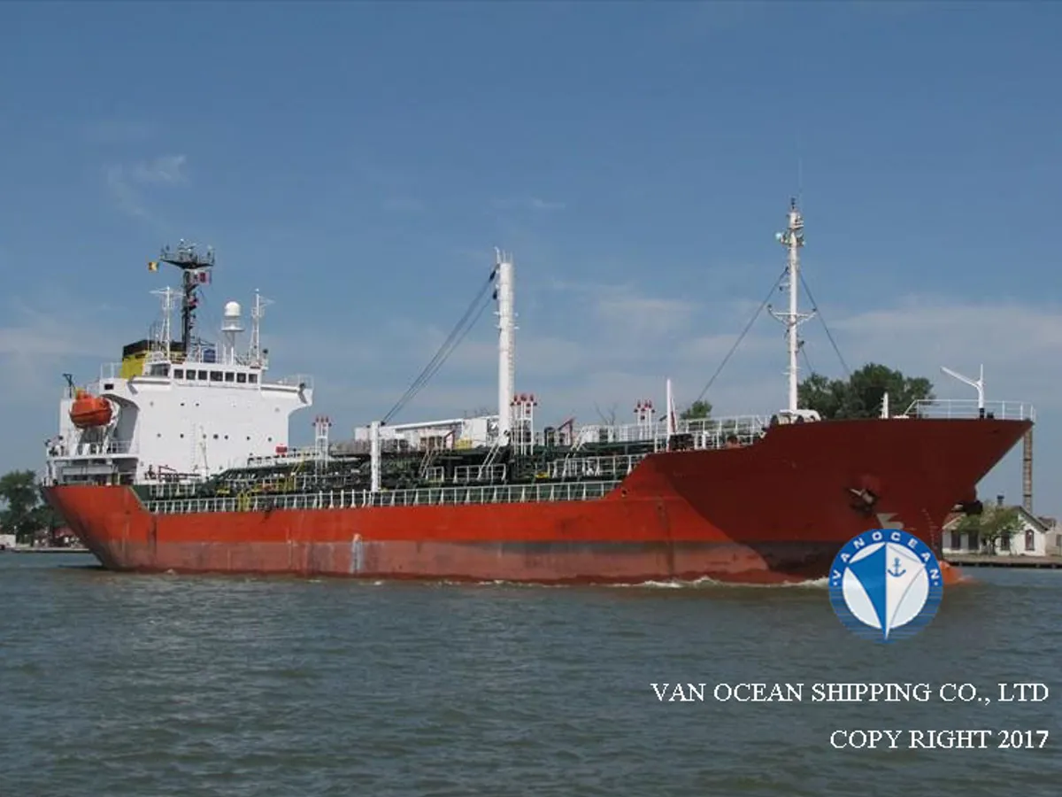 Olie-/chemikaliëntanker te koop