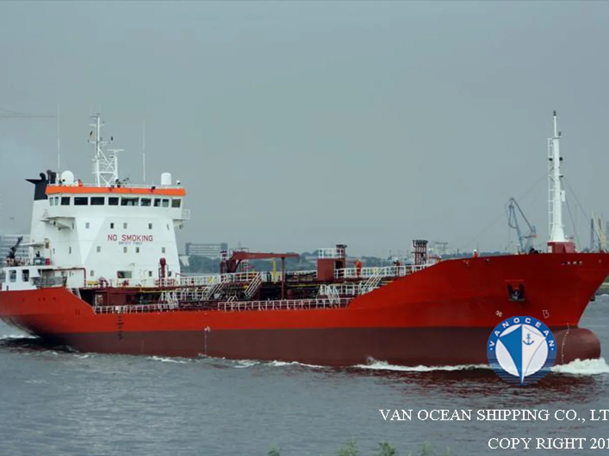 Olie-/chemikaliëntanker te koop