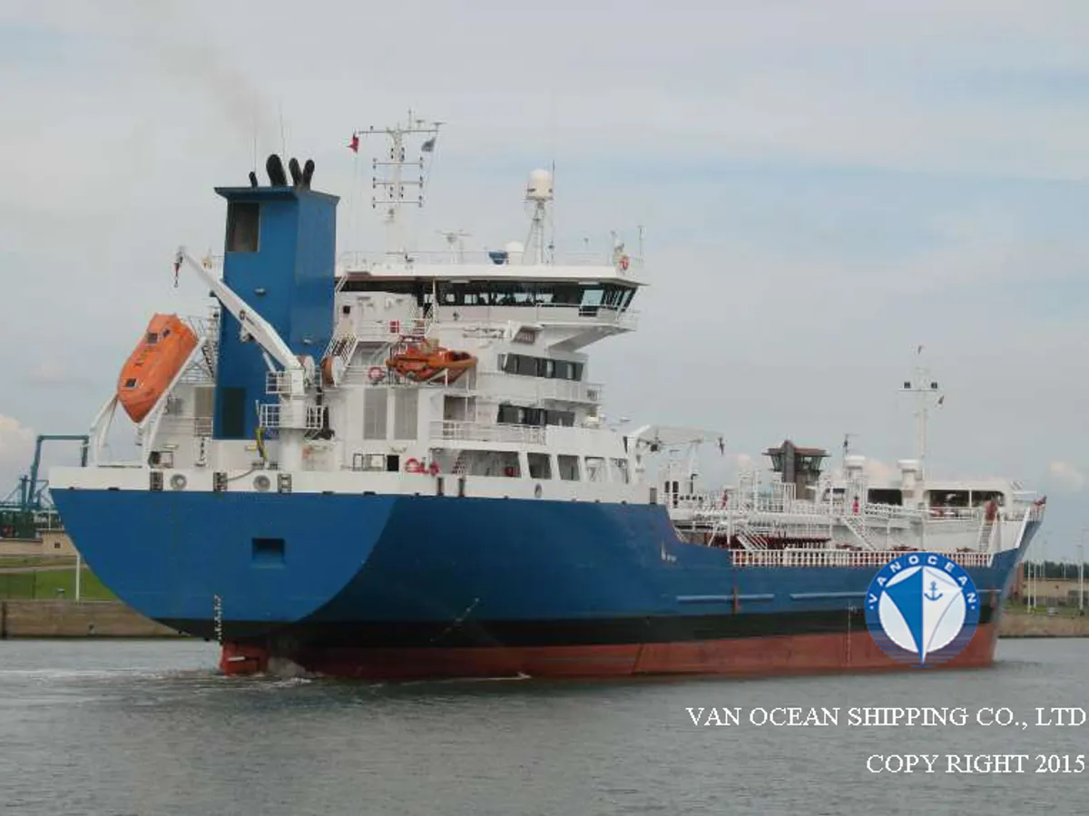 Olie-/chemikaliëntanker te koop