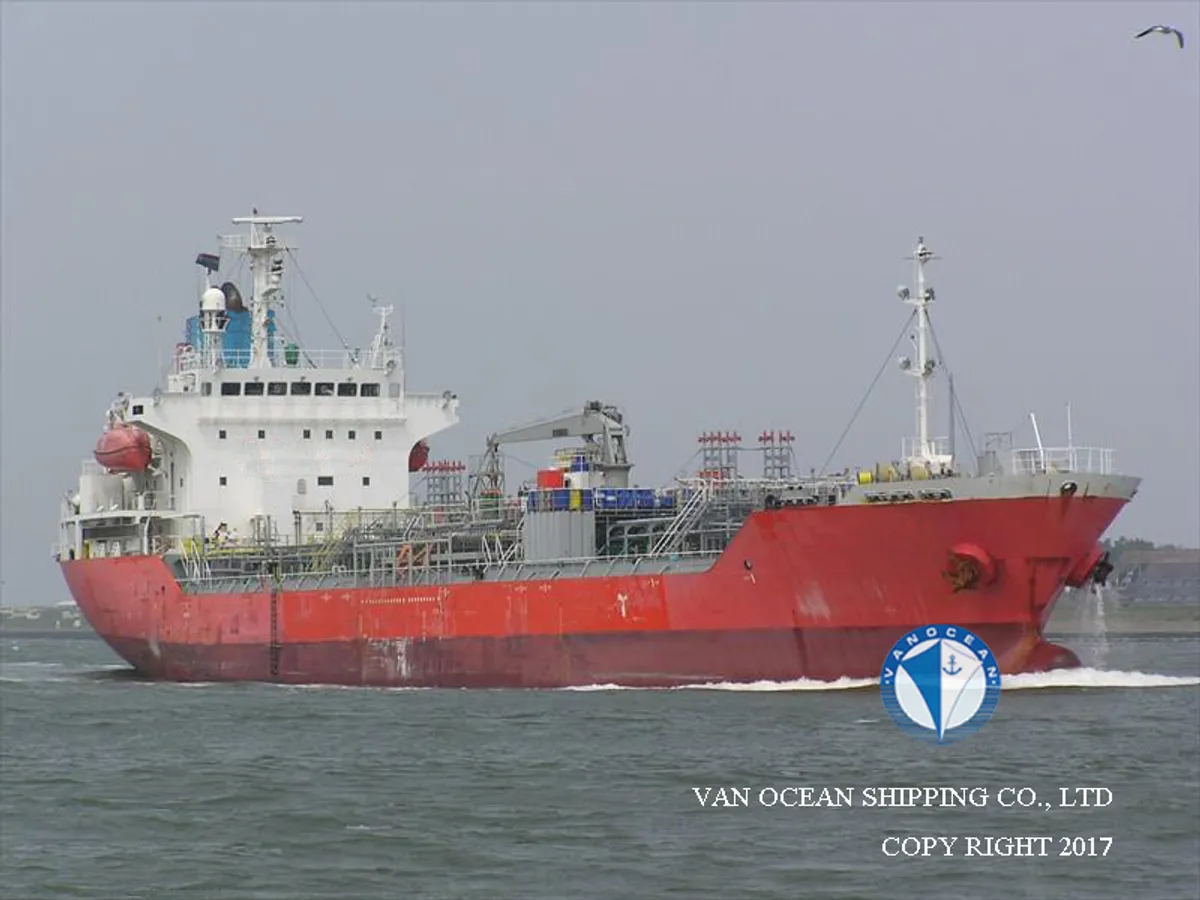 Olie-/chemikaliëntanker te koop